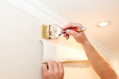 Pose de papier peint à Périers-en-Auge — revêtements muraux et toiles de verre